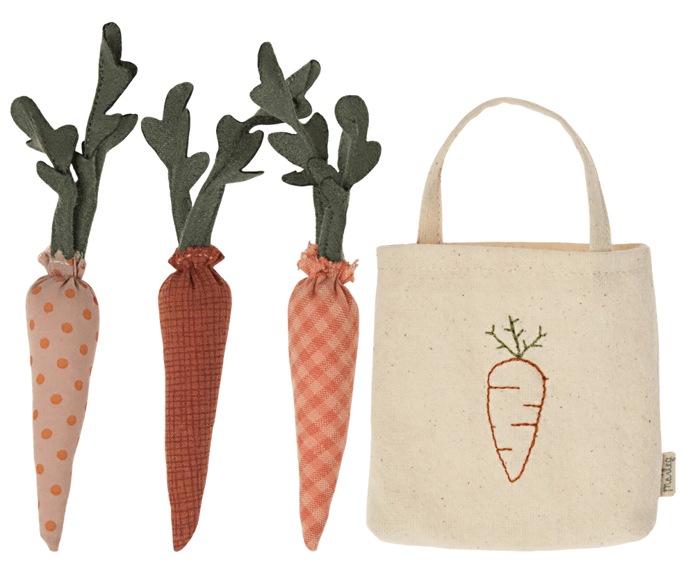 maileg carrots in shopping bag