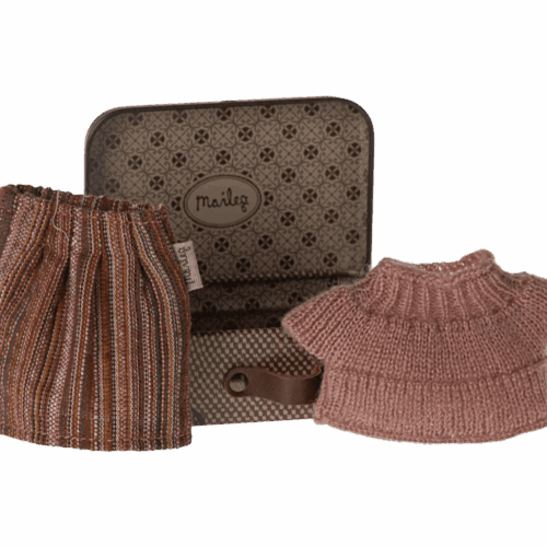 maileg knitted blouse and skirt in suitcase, grandma mouse