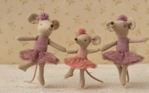 De Maileg Ballerina op het Podium