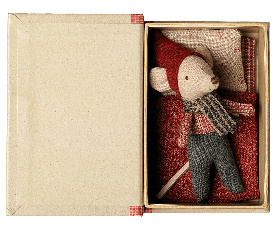 maileg christmas mouse, baby in book